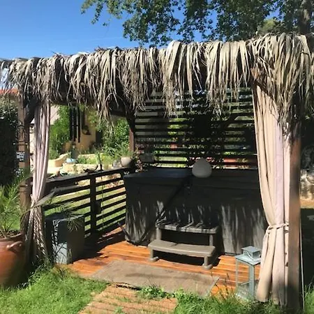 Petit Mas Provençal: Cozy Forest Retreat With Jacuzzi And Pool Villa Saint-Paul-en-Foret