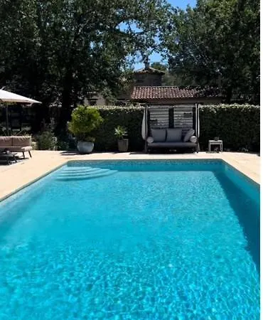 Petit Mas Provençal: Cozy Forest Retreat With Jacuzzi And Pool